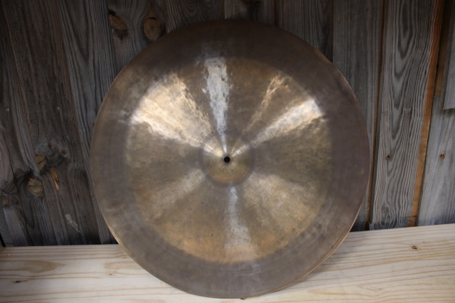 Cymbal and Gong 'Holy Grail' China 24'' 2070g